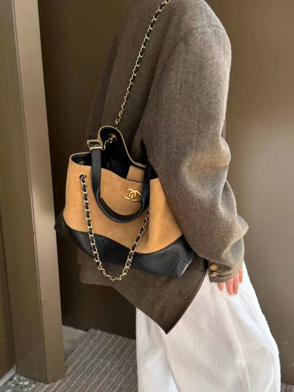 Classic CHANEL Bag: A Stylish and Versatile Choice for Elegance